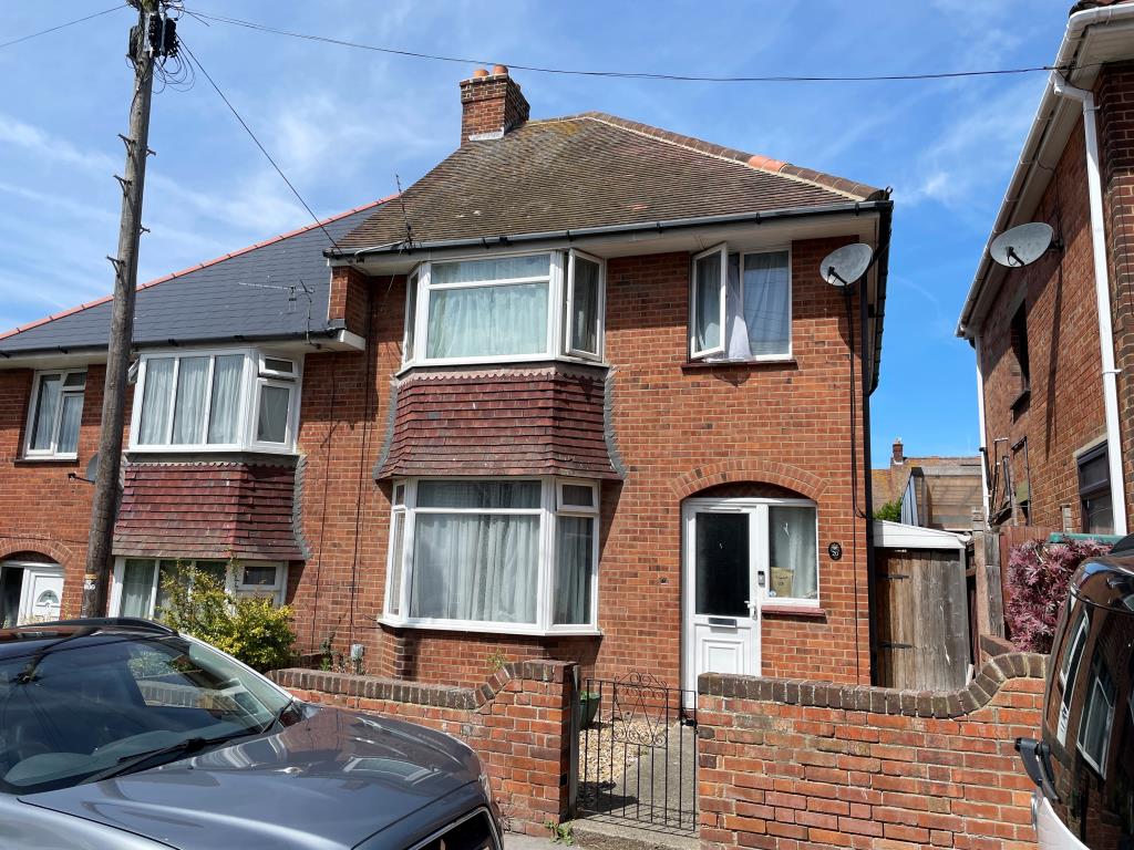 Lot: 144 - THREE-BEDROOM HOUSE FOR IMPROVEMENT - Semi-Detached House